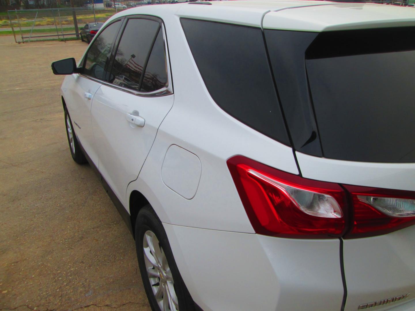 2019 WHITE Chevrolet Equinox LT AWD (2GNAXUEV2K6) with an 1.5L L4 DOHC 16V TURBO engine, 6A transmission, located at 1815 NE 28th St., Fort Worth, TX, 76106, (817) 625-6251, 32.795582, -97.333069 - Photo#6